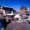 Un vehículo quedó destruido en el barrio Alameda, tras colapso de un edificio. Foto Hugo Mario Cárdenas.