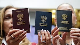 El Gobierno defiende el cambio en la producción de pasaportes mientras crecen los cuestionamientos sobre el origen de las libretas. Foto: Colprensa.