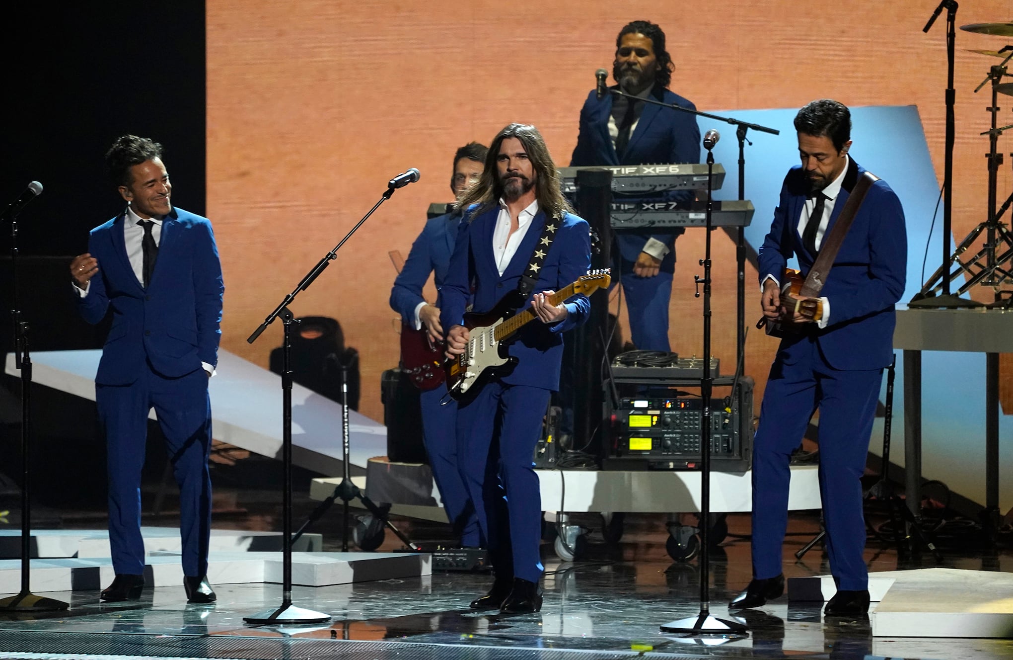 En imágenes: Las mejores presentaciones de Latin Grammy Awards.