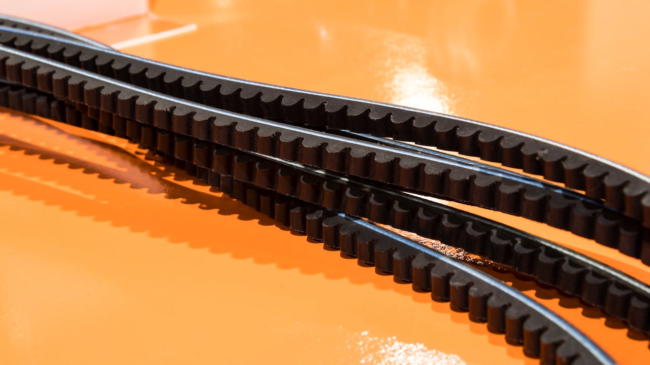 La correa de repartición es calve para la operación del motor. También existen la cadenilla y la cadena.