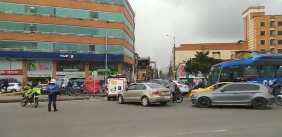 Un accidente de tránsito entre un ciclista y tres motocicletas generó un monumental en la Avenida Las Américas.