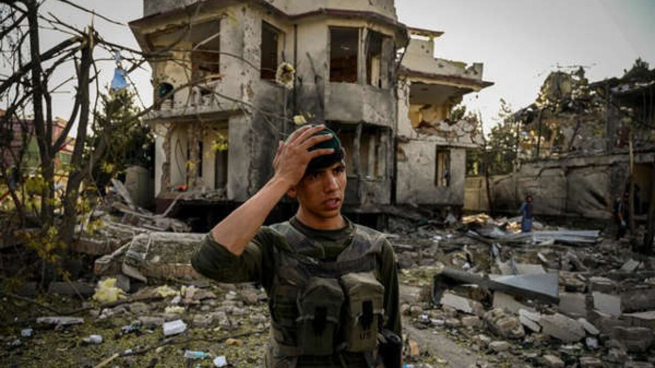 En un atentado terrorista suicida contra el ministro de Defensa, al menos 8 personas murieron en Kabul, Afganistán