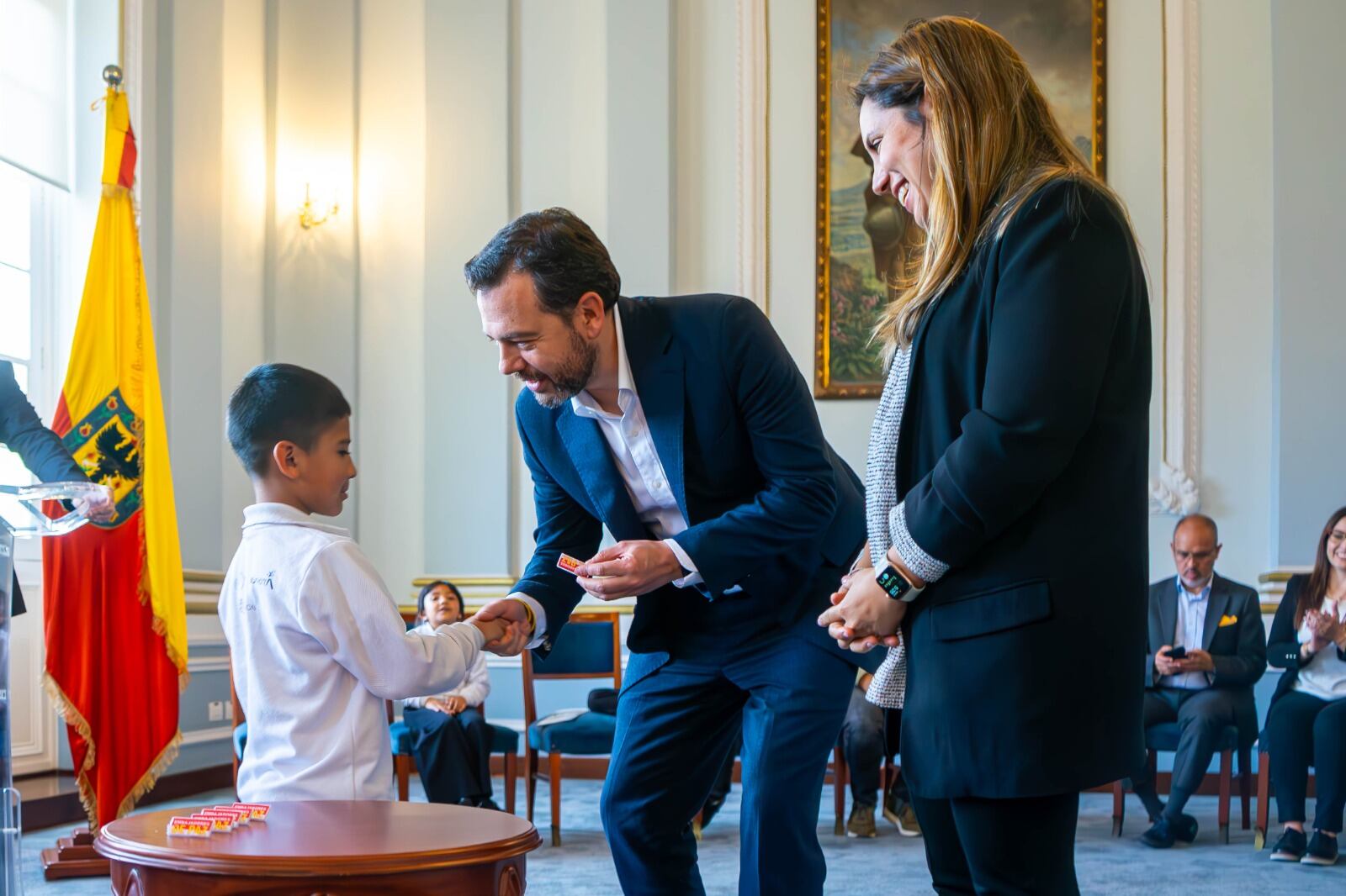Alcalde Carlos Fernando Galán despidió a los niños y niñas del Coro Hijas e Hijos de la Paz