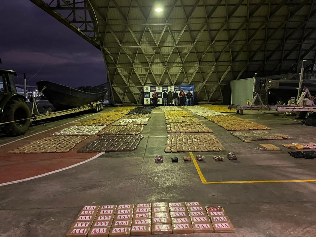 Importante incautación de drogas en el Caribe y Pacífico: 2 toneladas de cocaína y más de cinco de marihuana; así fueron los operativos