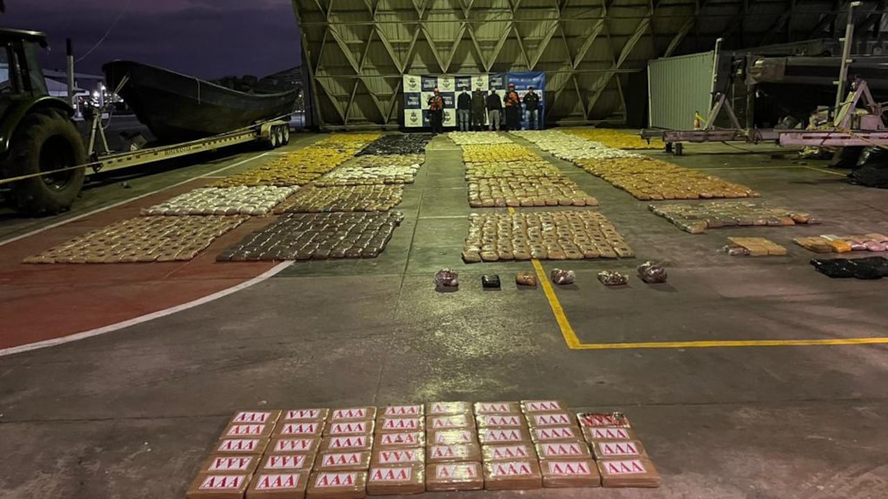 Armada hace una importante incautación de drogas en el Caribe y Pacífico