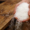 La sal gruesa es utilizada en bastantes rituales, porque se le atribuyen grandes propiedades.