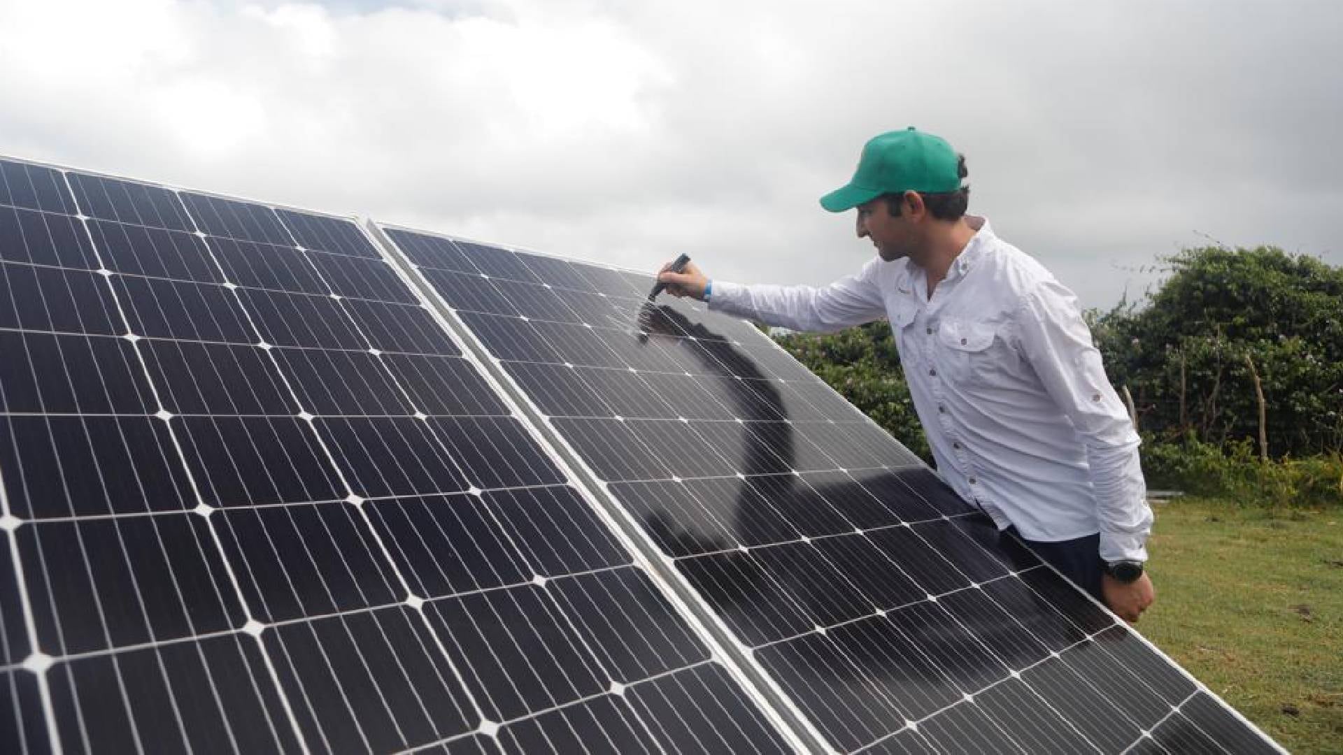 La granja contará con una capacidad instalada de 1,8 MWp y un sistema de almacenamiento con baterías.