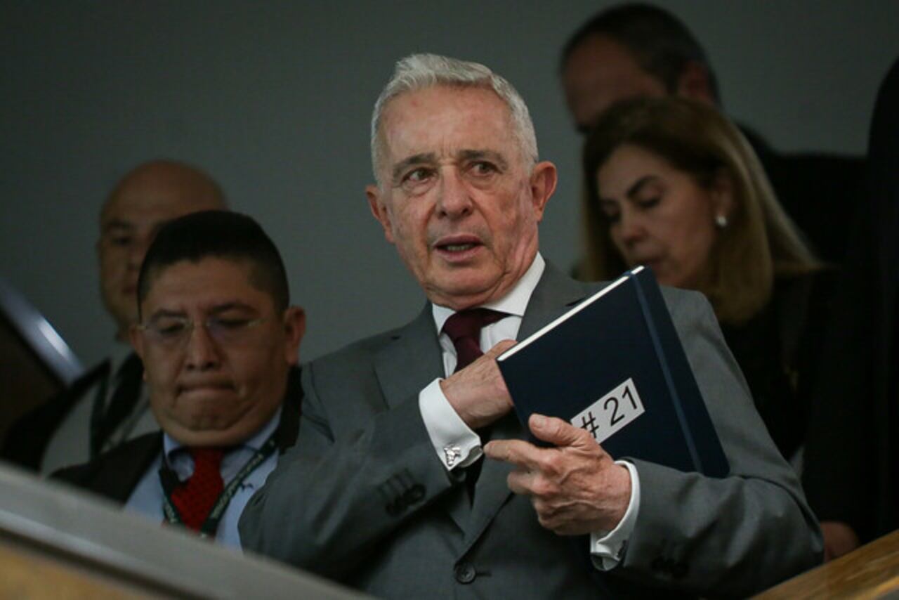 El expresidente Álvaro Uribe Vélez en el complejo judicial de Paloquemao.