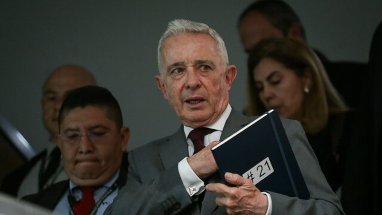El expresidente Álvaro Uribe Vélez en el complejo judicial de Paloquemao.