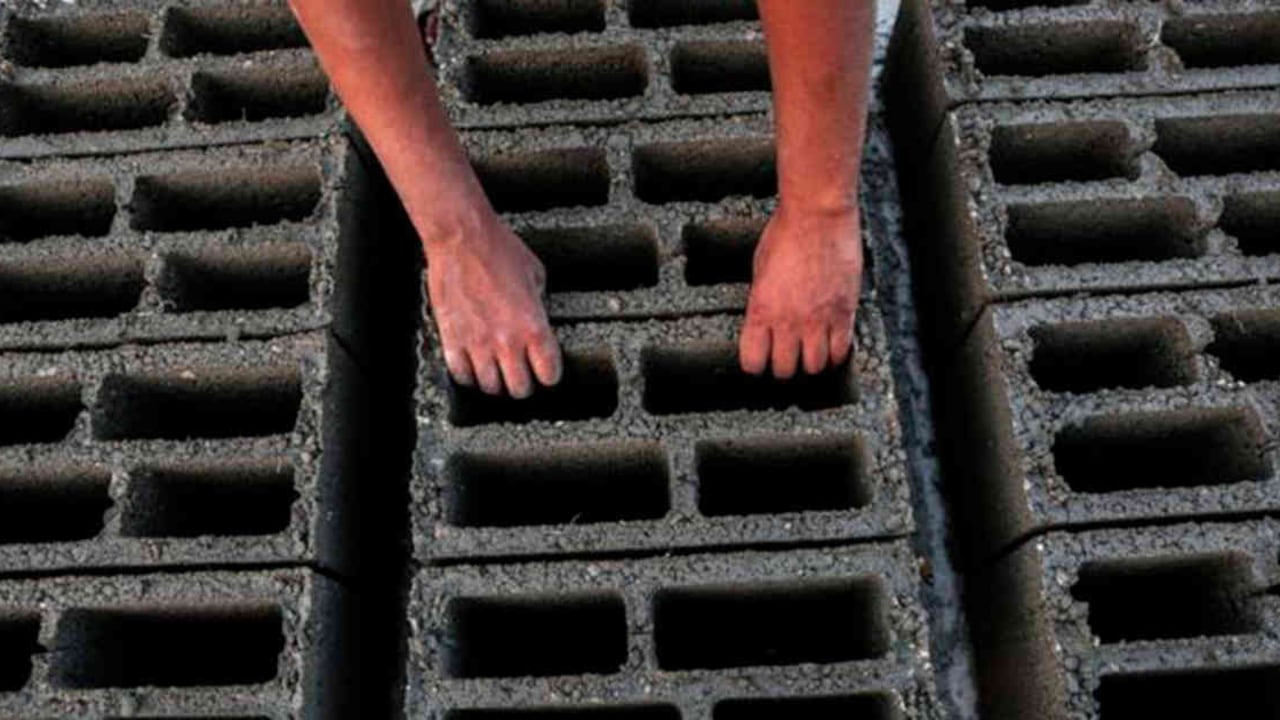 Adicional a la planta, también se cuenta con una nueva flota de vehículos tipo mixer para la distribución del producto a obras y clientes.