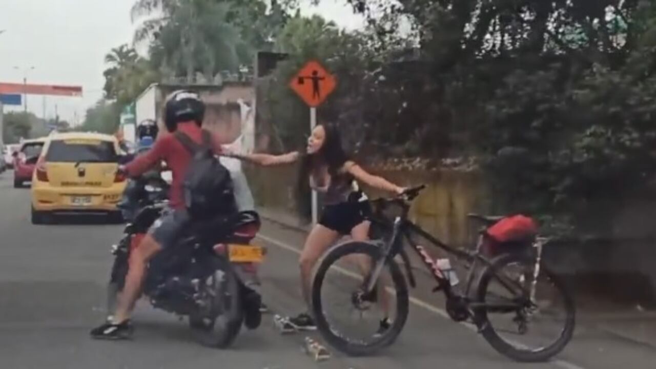 La joven, cansada de la invasión del bicicarril, decidió tomar cartas en el asunto.