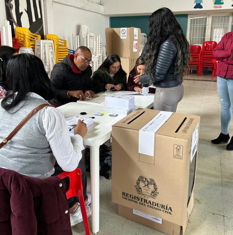 Avanzan consultas populares e interpartidistas.