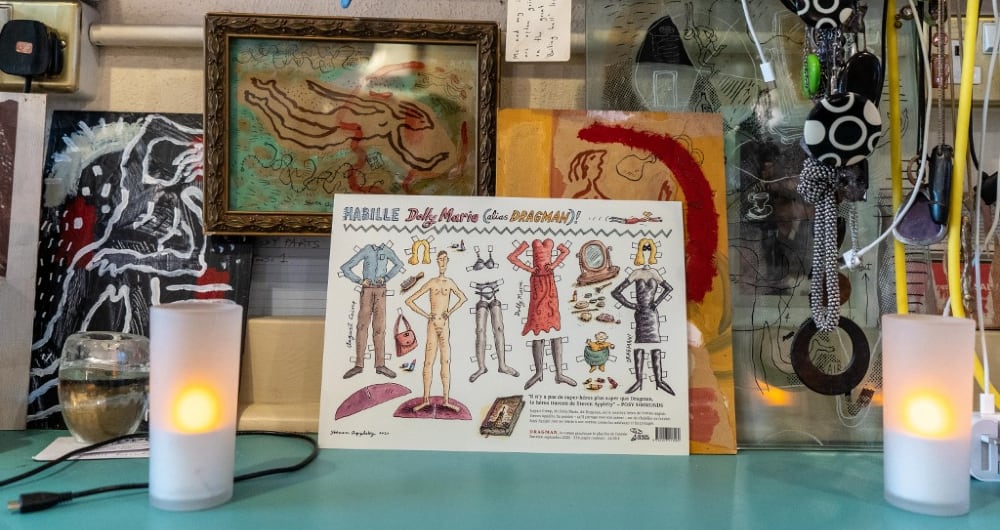 Su primera novela gráfica "Dragman", ganó el premio especial del jurado en el festival internacional de cómics de Angoulema.