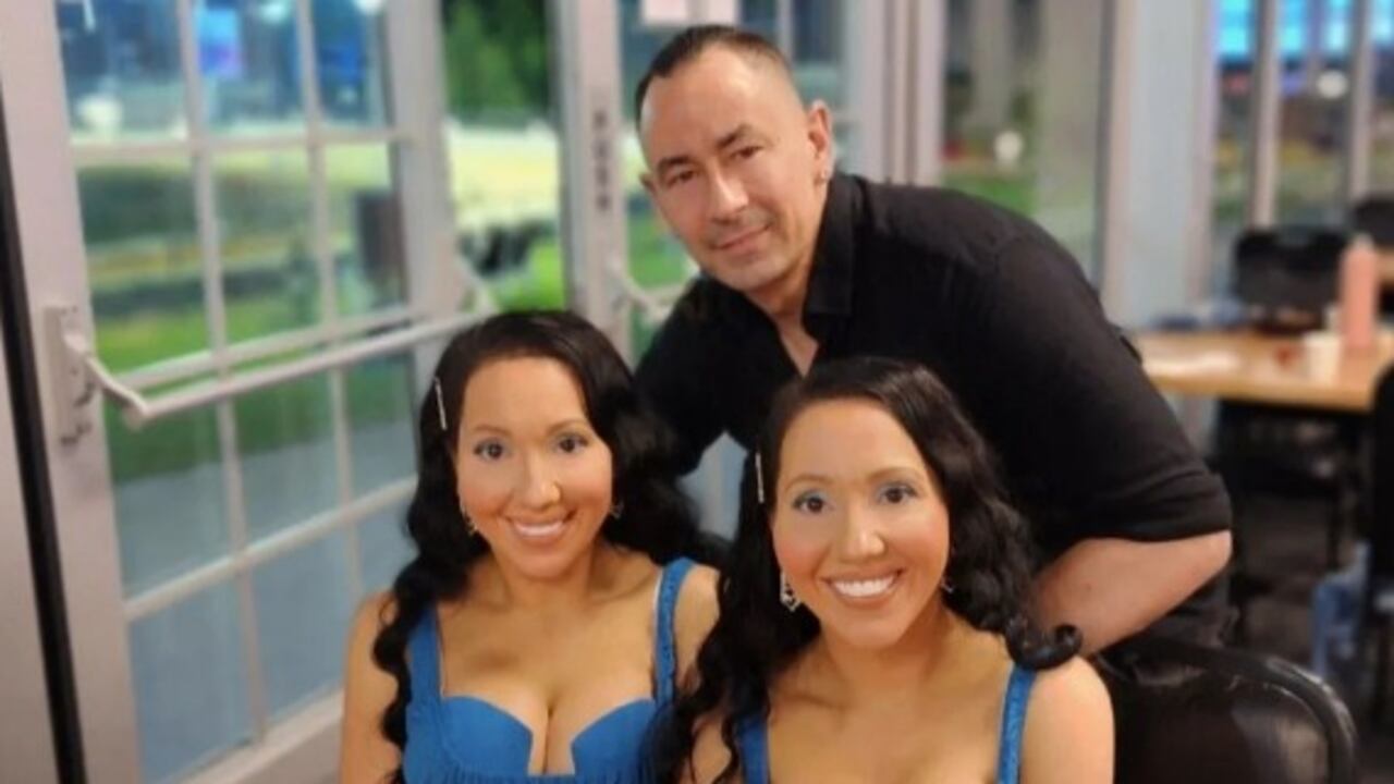 Las hermanas Anna y Lucy Decinque, junto a su novio Ben.