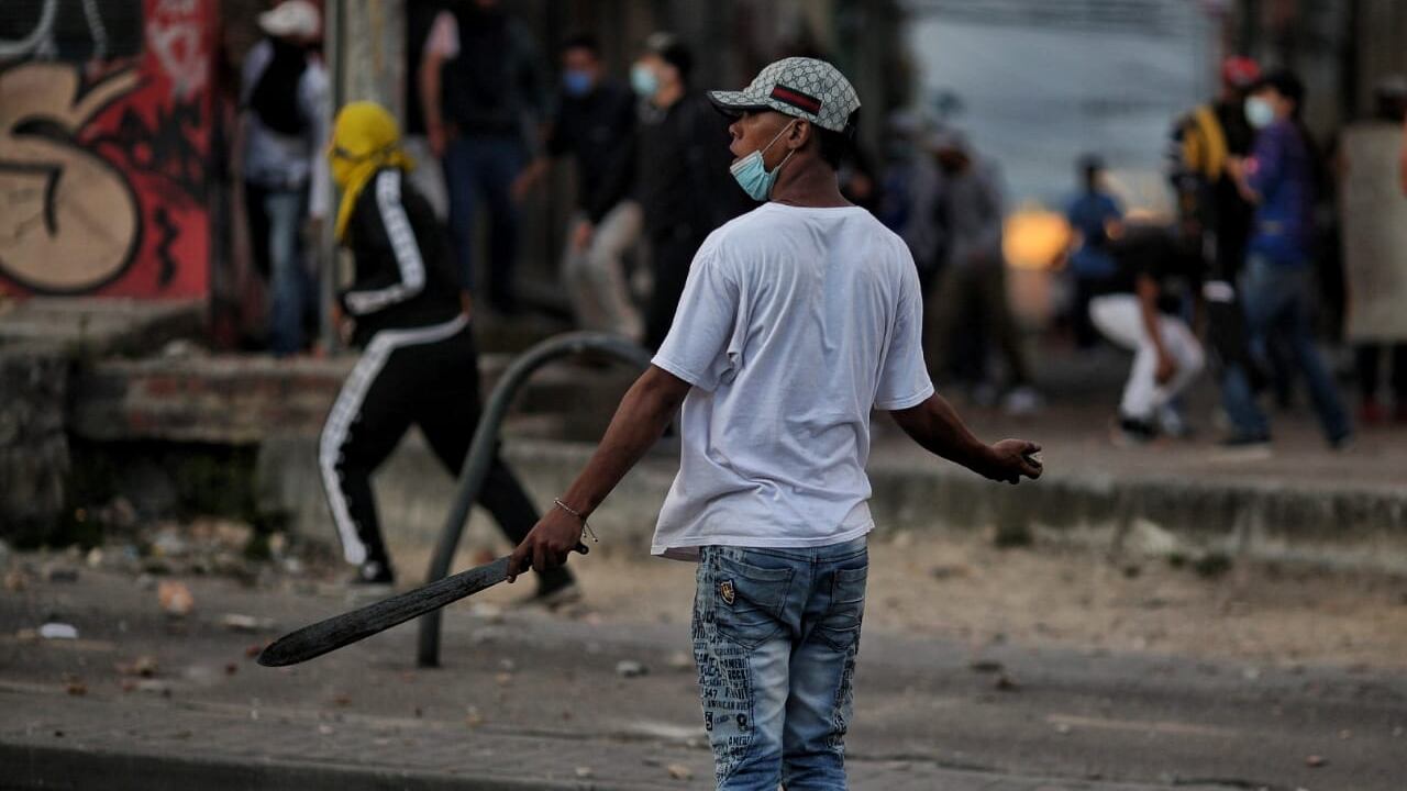 Paro nacional: en Bogotá 17 personas fueron capturadas y 27 policías resultaron heridos en una nueva jornada violenta