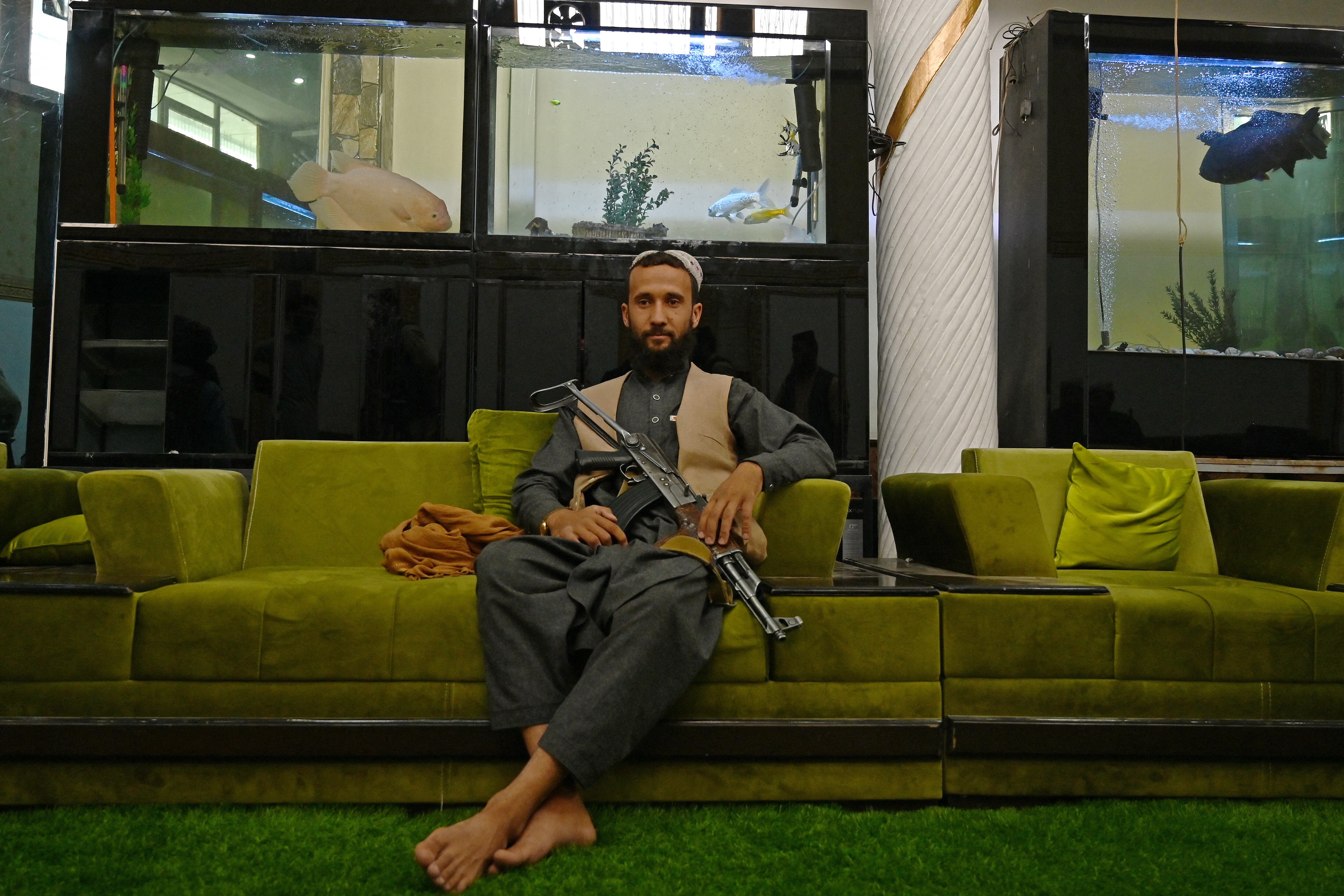 In this picture taken on September 11, 2021, a member of the Taliban visits the greenhouse yard at the home of the Afghan warlord Abdul Rashid Dostum in the Sherpur neighborhood of Kabul. - Taliban fighters have taken over the glitzy Kabul mansion of one of their fiercest enemies -- the warlord and fugitive ex-vice president Dostum. (Photo by Wakil KOHSAR / AFP) / TO GO WITH 'Afghanistan-Conflict-Dostum', SCENE by Emmanuel DUPARCQ