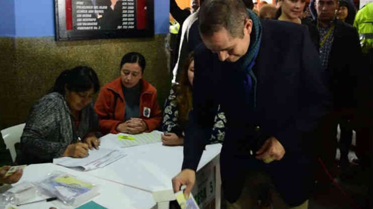 Germán Vargas Lleras votó en el sur de Bogotá.