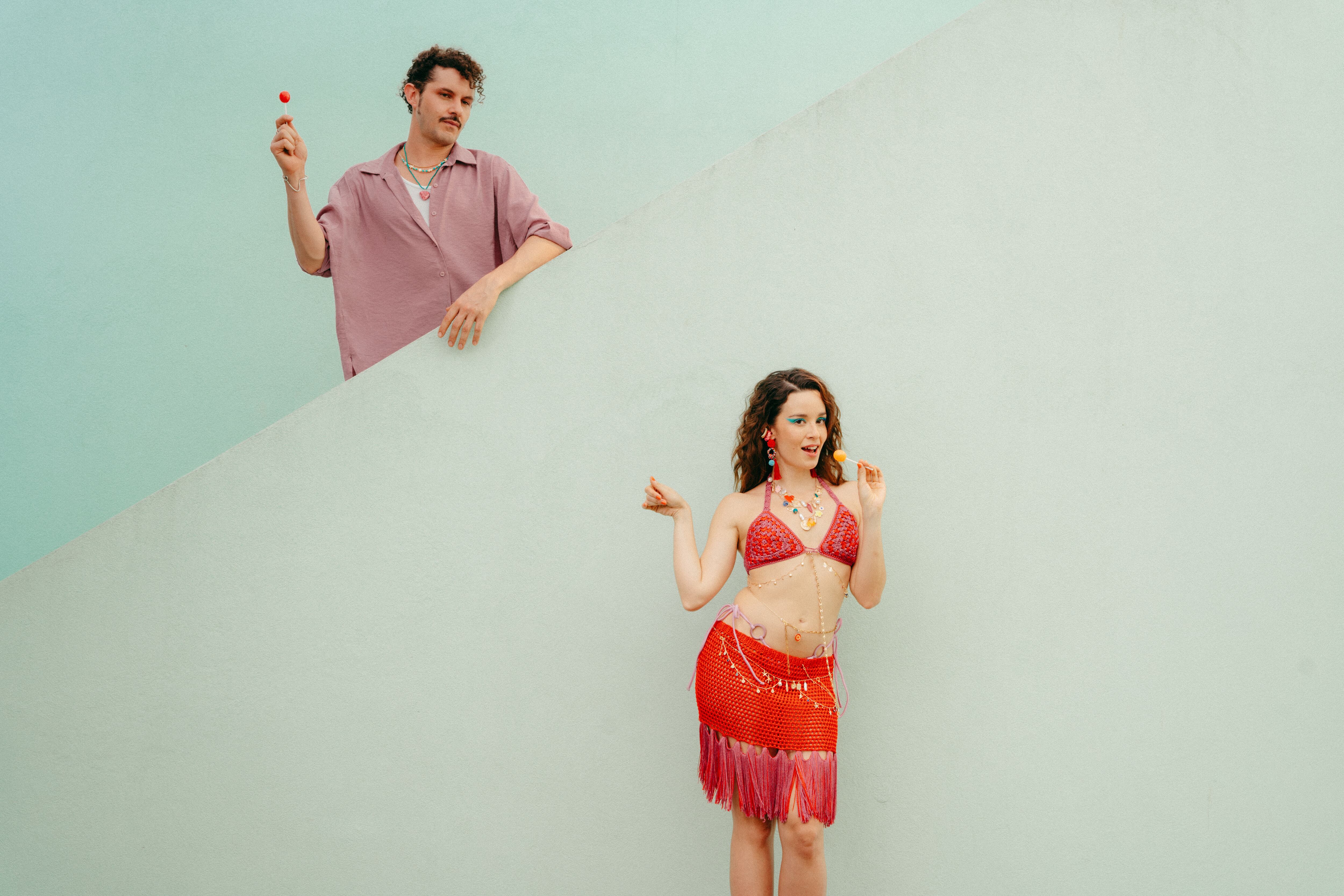 Catalina García y Santiago Prieto integrantes de Monsieur Periné conversaron con SEMANA sobre su nuevo sencillo, la inclusión de nuevos ritmos en su música, así como la violencia en Colombia.