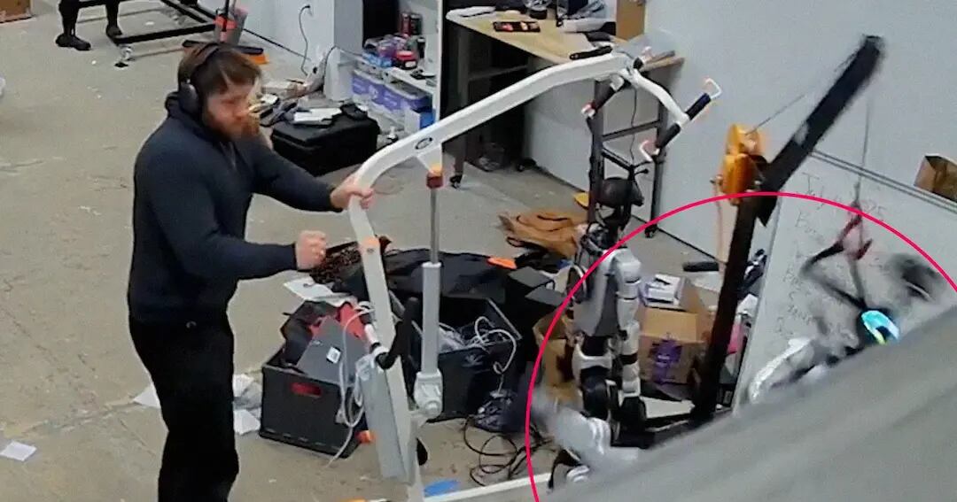 El robot es usado en combate de aparatos humanoides.