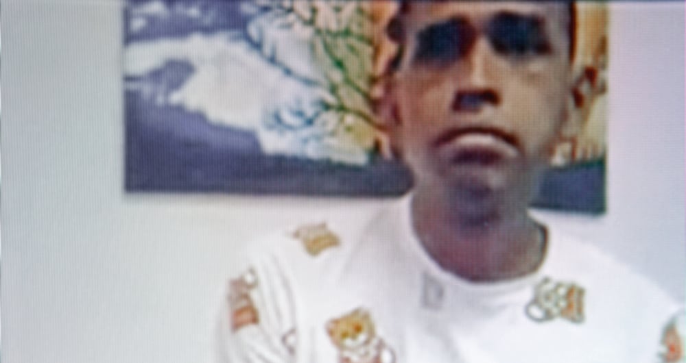 Jonatan David Velásquez se encuentra detenido por porte ilegal de armas; su defensa dice que es un montaje.