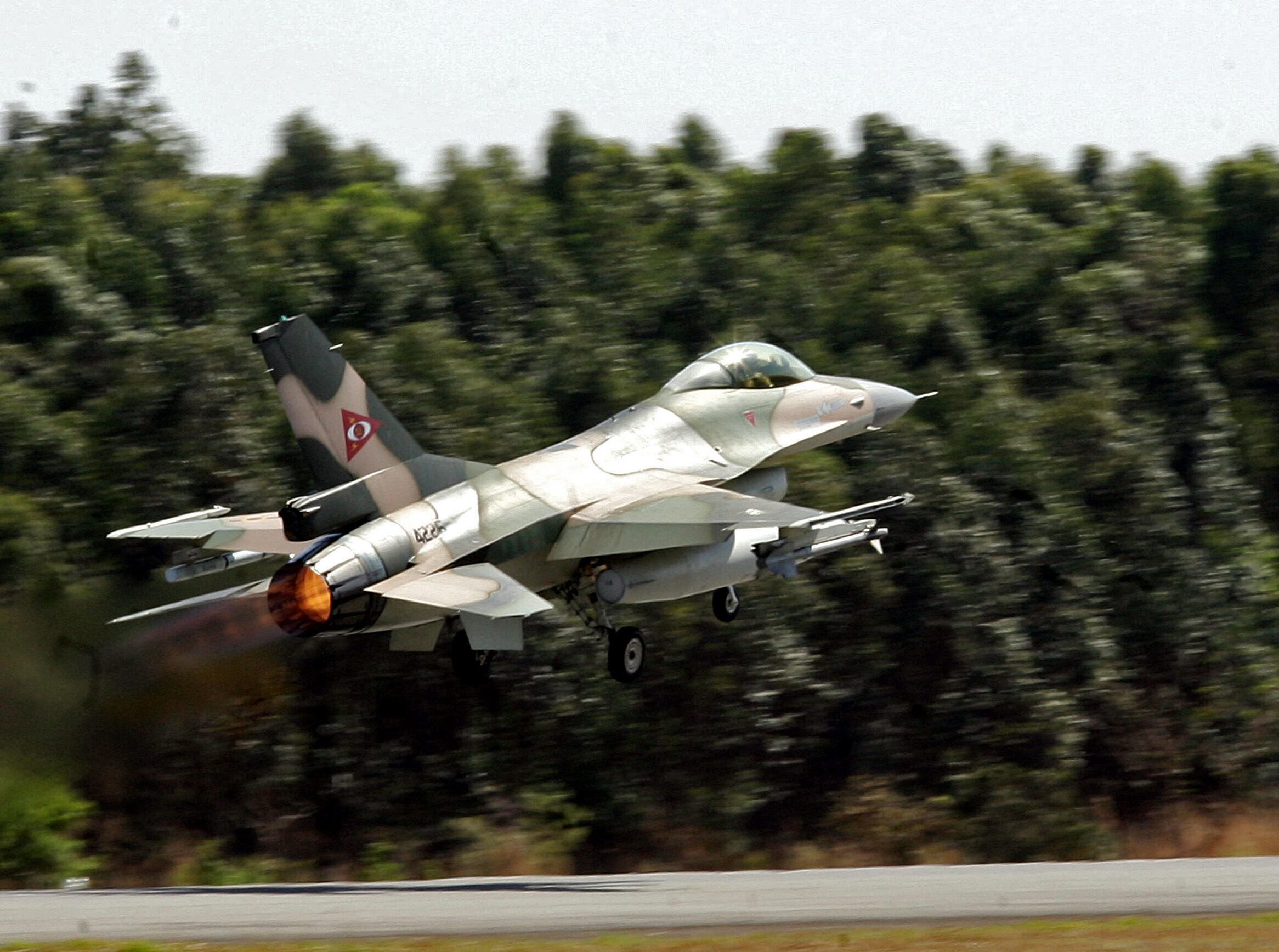 Un avión F-16 de la Fuerza Aérea Venezolana