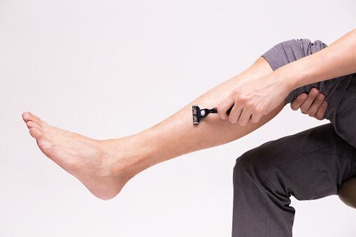 Tratamiento para eliminar los vellos de las piernas.