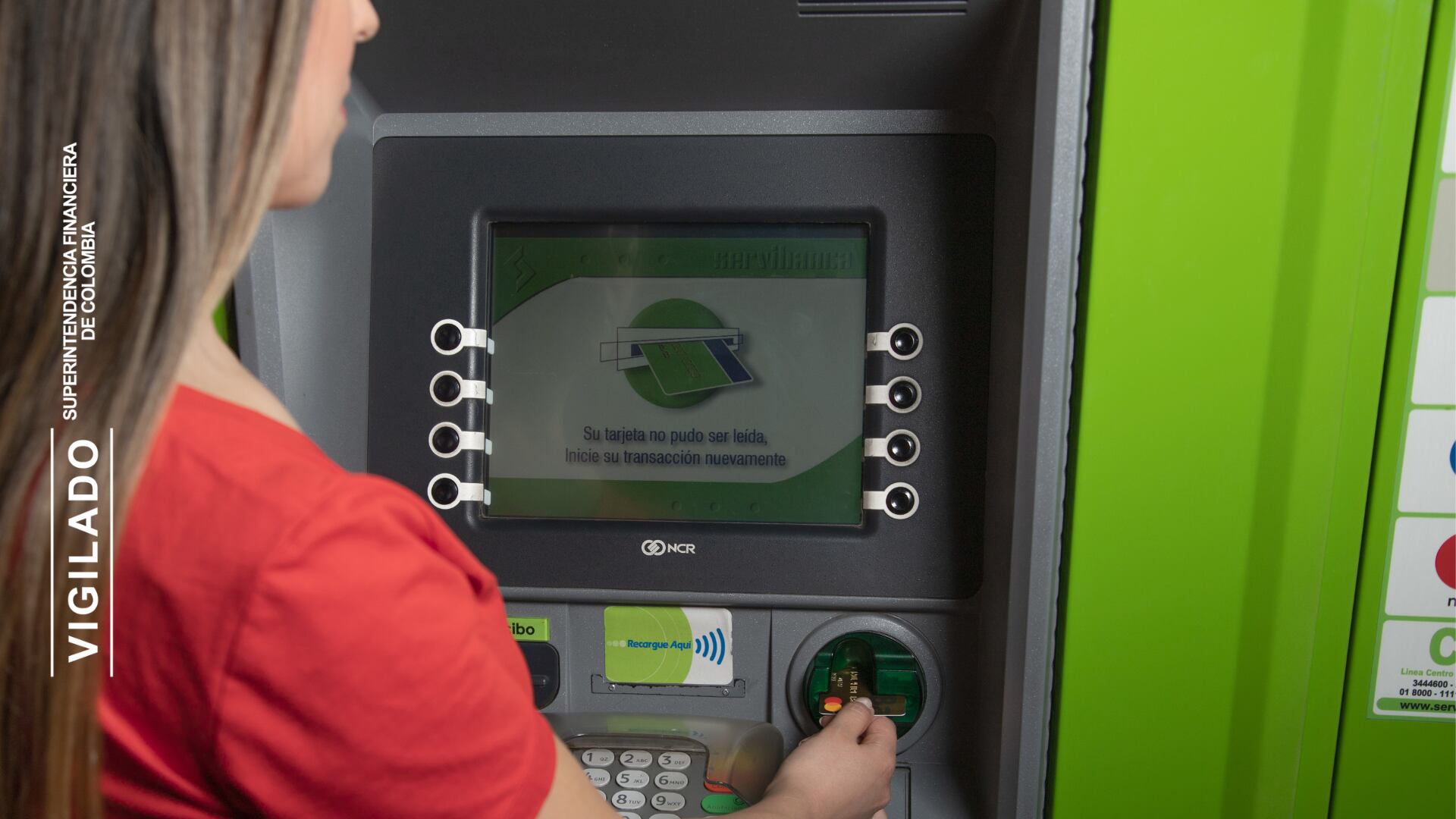 Existe la posibilidad de recargar la tarjeta tullave en los cajeros automáticos de la Red Verde de Servibanca ubicados en Bogotá y municipios aledaños.