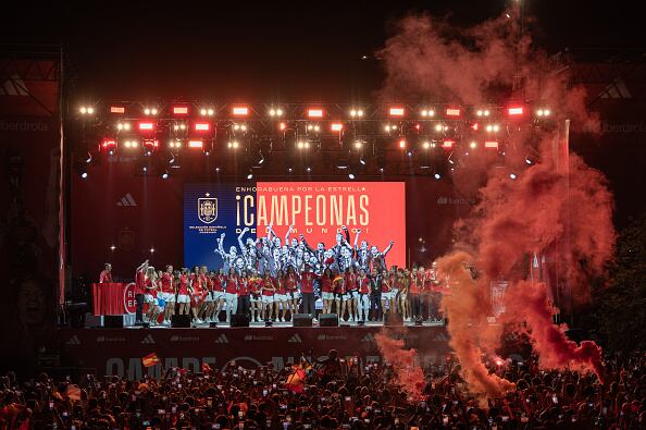 Las campeonas del mundo fueron recibidas en Madrid.