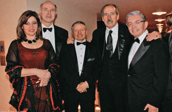 Los consejeros Enrique Gil (y su esposa), Alfonso Vargas, recién elegido presidente de ese alto tribunal,  y Víctor Alvarado, autor de fallos que han facilitado a funcionarios de la rama Judicial recibir multimillonarias pensiones. Con ellos el exministro Fabio Valencia Cossio.