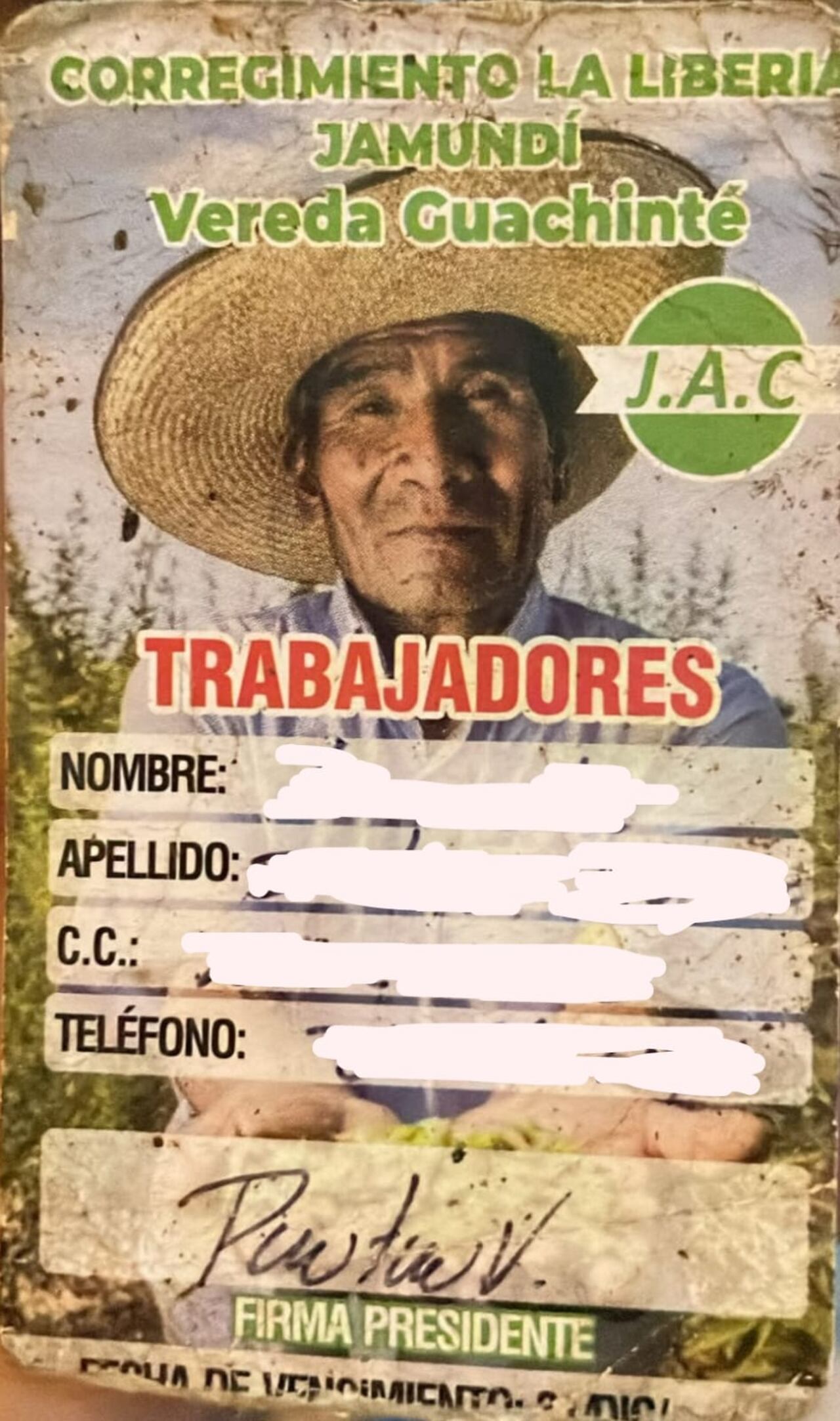 Carnet con el permiso para trabajar.