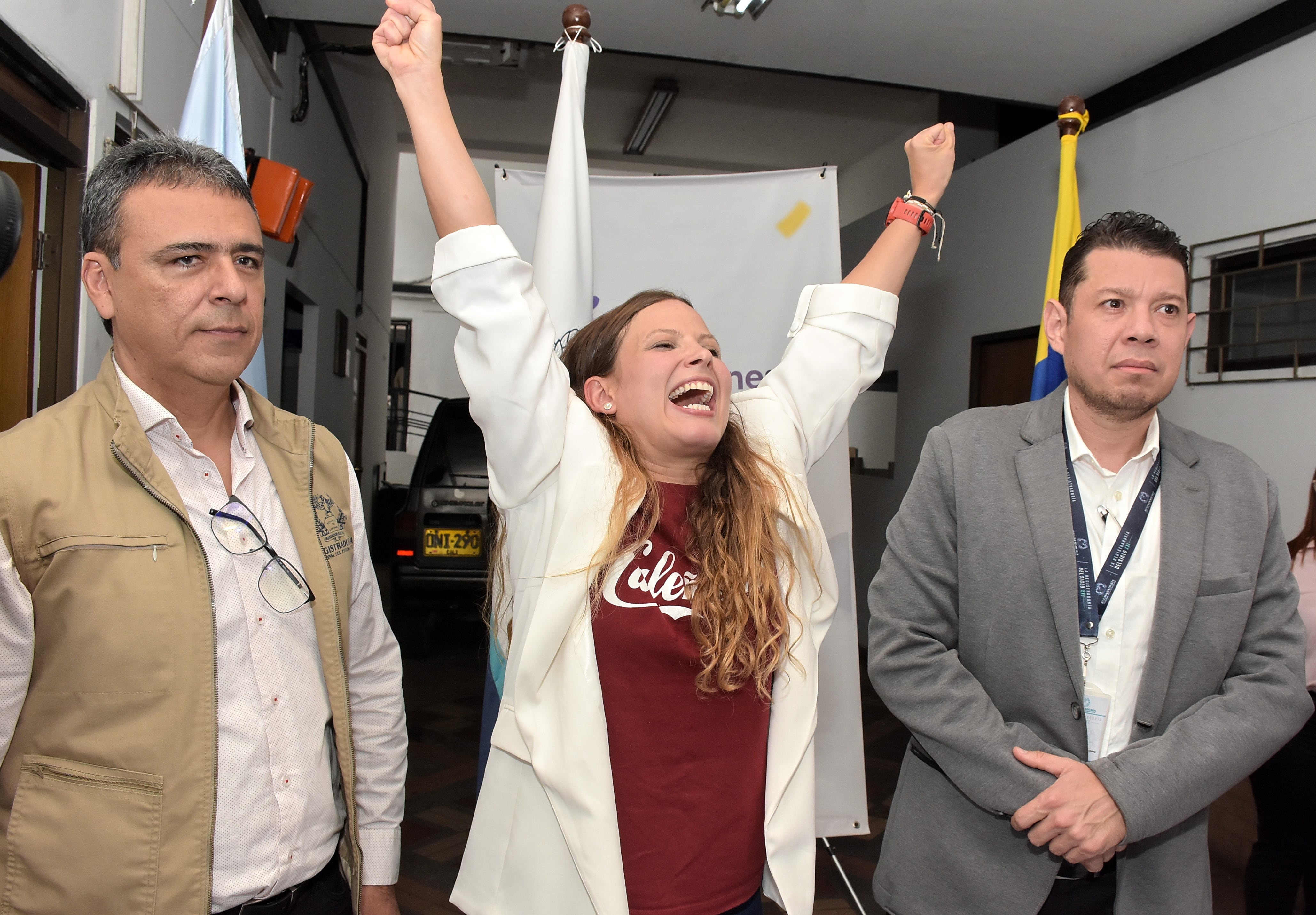 En la Registraduría de los cámbulos Junto a cientos de seguidores, Diana Rojas Inscribió su candidatura a la Alcaldía de Cali.