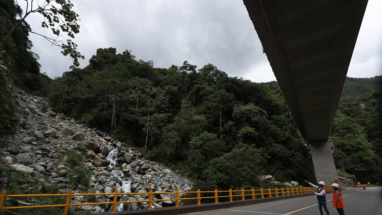 Un equipo de más de 150 personas trabajan para garantizar la operación de la vía.