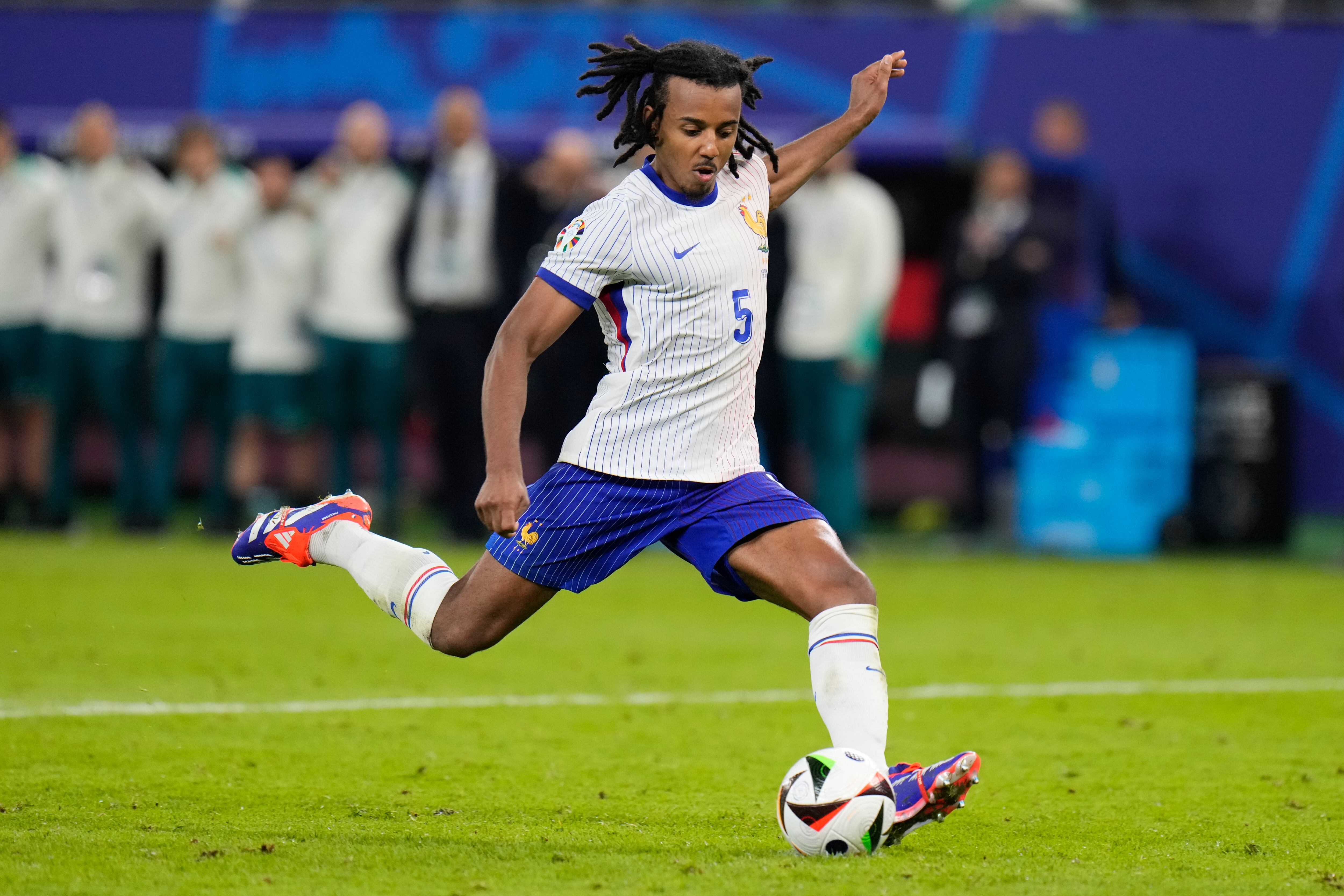 Jules Kounde, lateral de la Selección de Francia