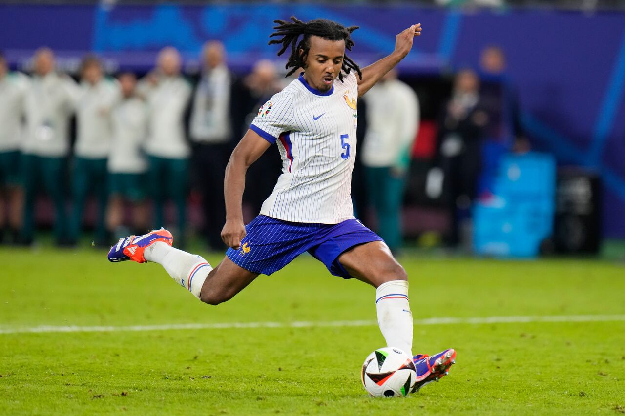 Jules Kounde, lateral de la Selección de Francia