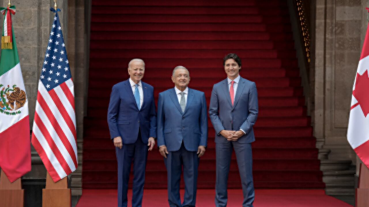 Foto oficial de la cumbre de presidentes del T-MEC, realizada en México.