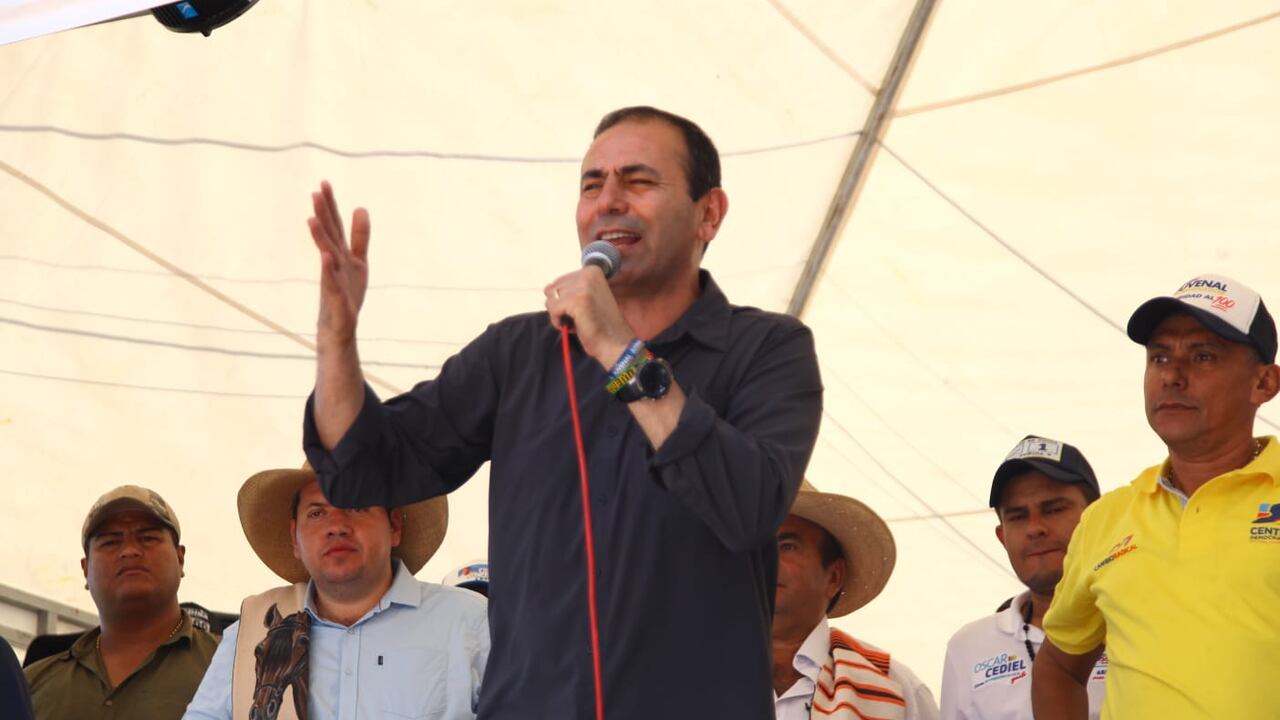 Juvenal Díaz lanzó la propuesta para que los demás aspirantes respalden la iniciativa.