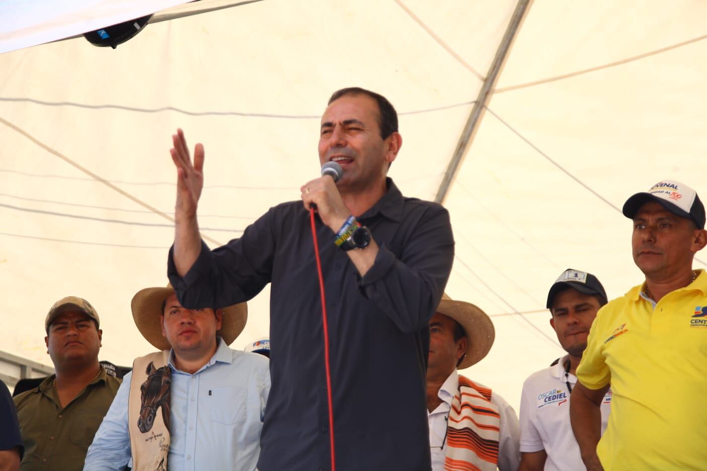 Juvenal Díaz lanzó la propuesta para que los demás aspirantes respalden la iniciativa.