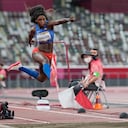 Caterine Ibarguen, de Colombia, compite en las rondas clasificatorias del triple salto femenino en los Juegos Olímpicos de Verano 2020, el viernes 30 de julio de 2021, en Tokio.