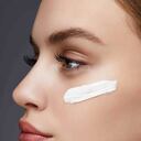 Diferencias entre la piel seca y deshidratada. (Foto vía Getty)