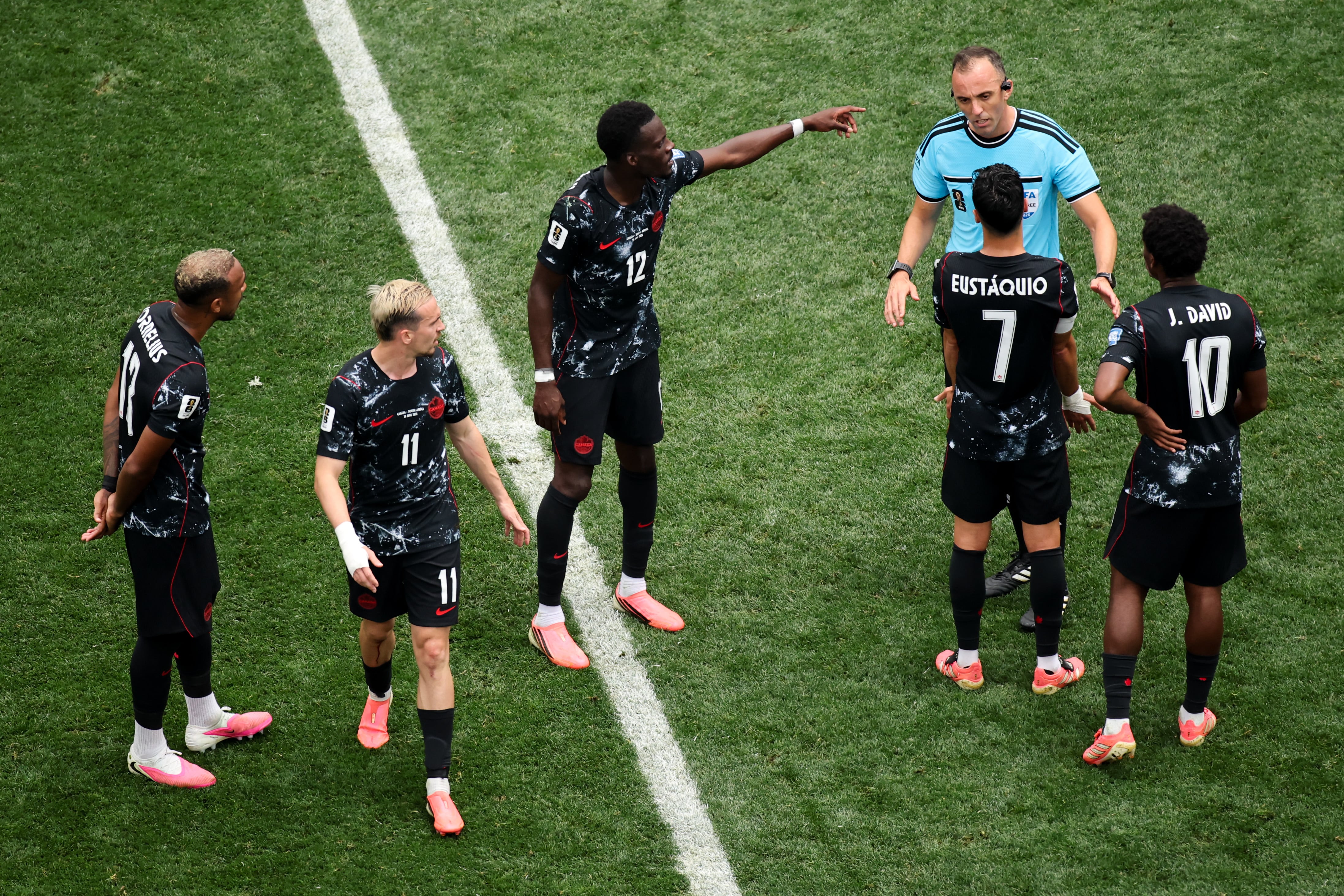 Polémica en el partido entre Canadá y Sudáfrica