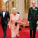 A television screen grab image taken on July 29, 2012, shows footage featured during the Opening Ceremony of the London 2012 Olympic Games starring British actor Daniel Craig (L) playing James Bond escorting Britain's Queen Elizabeth II (2nd L) through the corridors of Buckingham Palace. AFP PHOTO/LOCOG/EDITORS NOTE---RESTRICTED TO EDITORIAL USE---MANDATORY CREDIT *AFP PHOTO/LOCOG * ---NO MARKETING---NO ADVERTISING CAMPAIGNS---DISTRIBUTED AS A SERVICE TO CLIENTS (Photo by LOCOG / AFP)