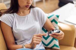 Con su potencial para mejorar la función de la insulina, la ruda se perfila como una herramienta prometedora en la búsqueda de opciones más efectivas y naturales para controlar la glucemia.