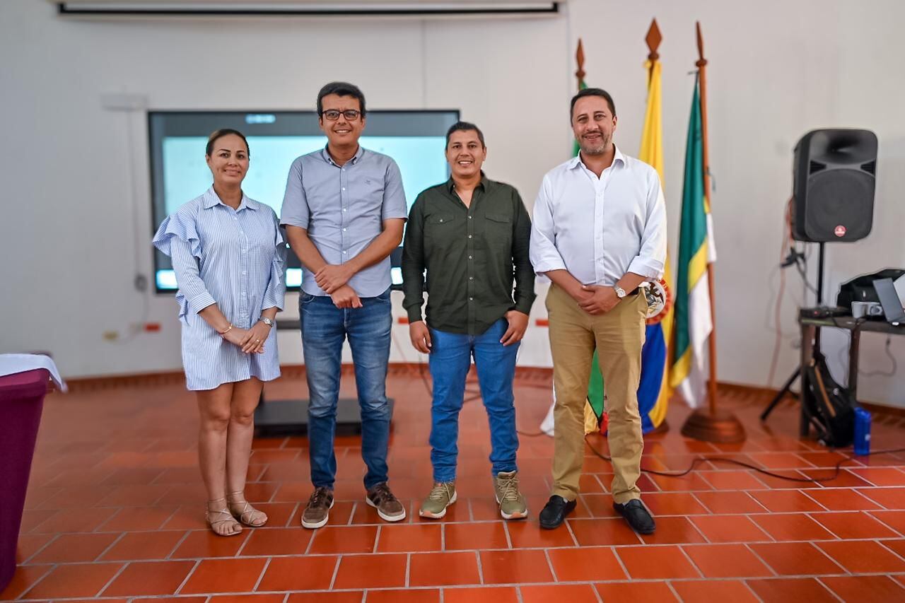 (de der. a izq.) Viceministro de Turismo, Arturo Bravo; alcalde de Leticia, Elkin Uní; gobernador de Amazonas Óscar Sánchez; representante a la Cámara por Amazonas, Karina Bocanegra.