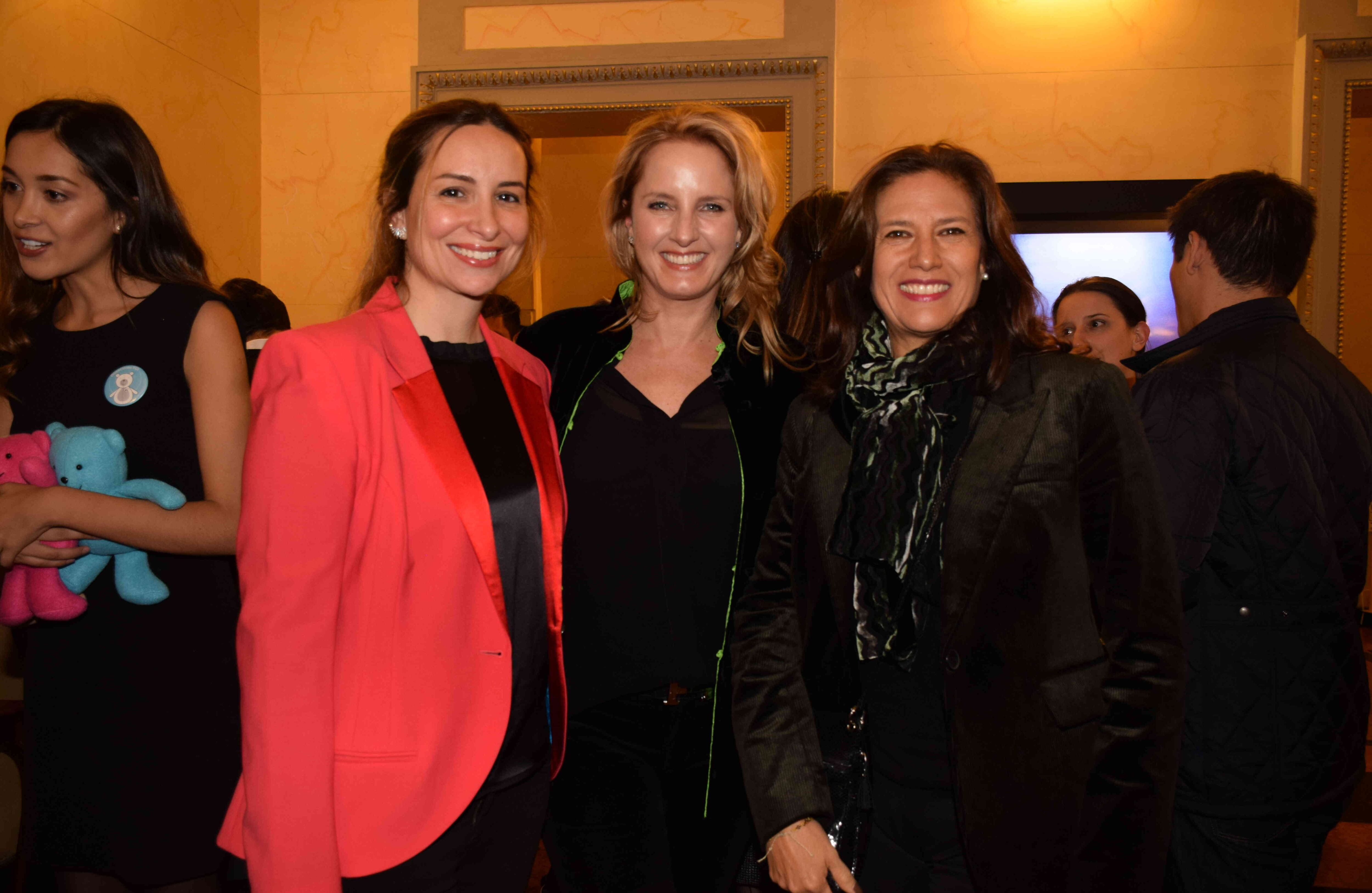 Melina Cisneros, Ángela Gutiérrez y Ana María Fries