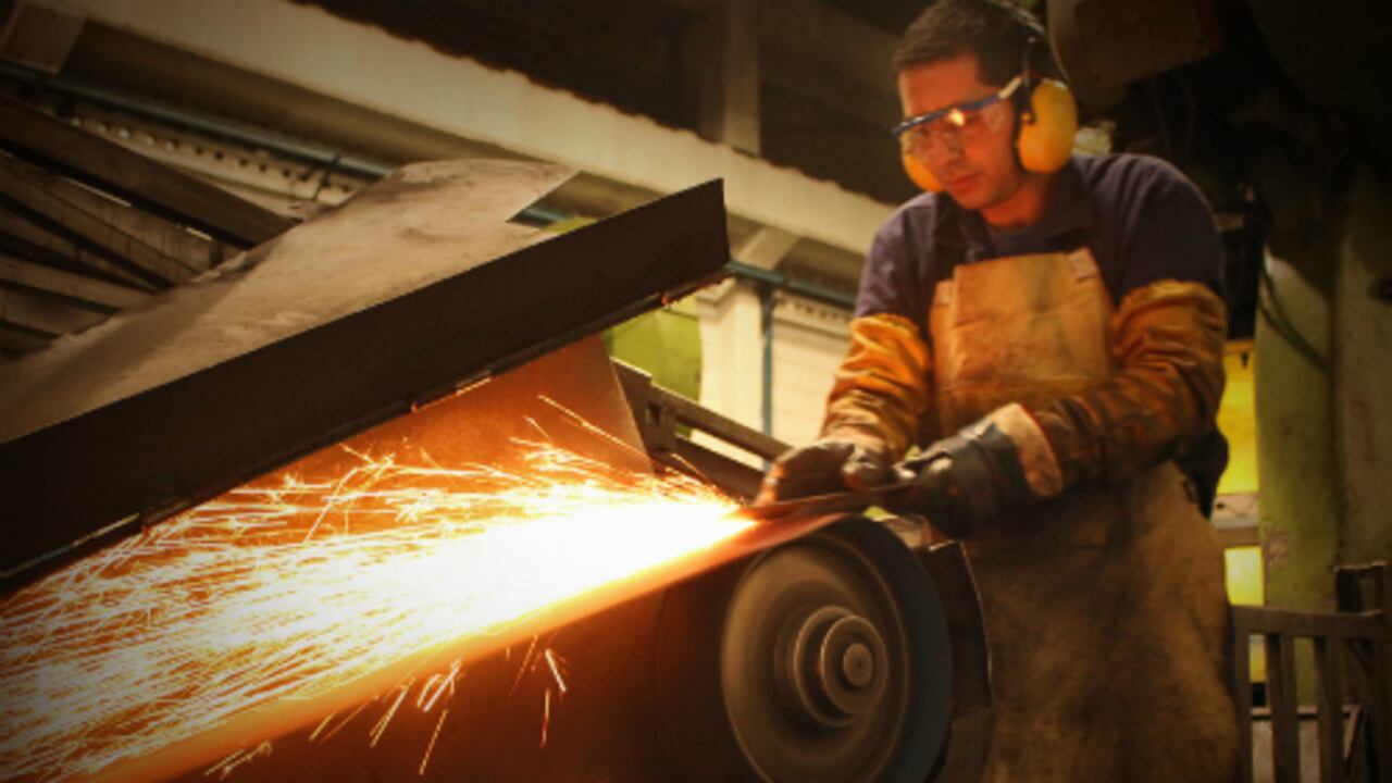 La publicación de la OIT señaló que es esencial encontrar mecanismos para formalizar la actividad de micro y pequeñas empresas, como primer paso para avanzar hacia la reducción de la informalidad laboral.