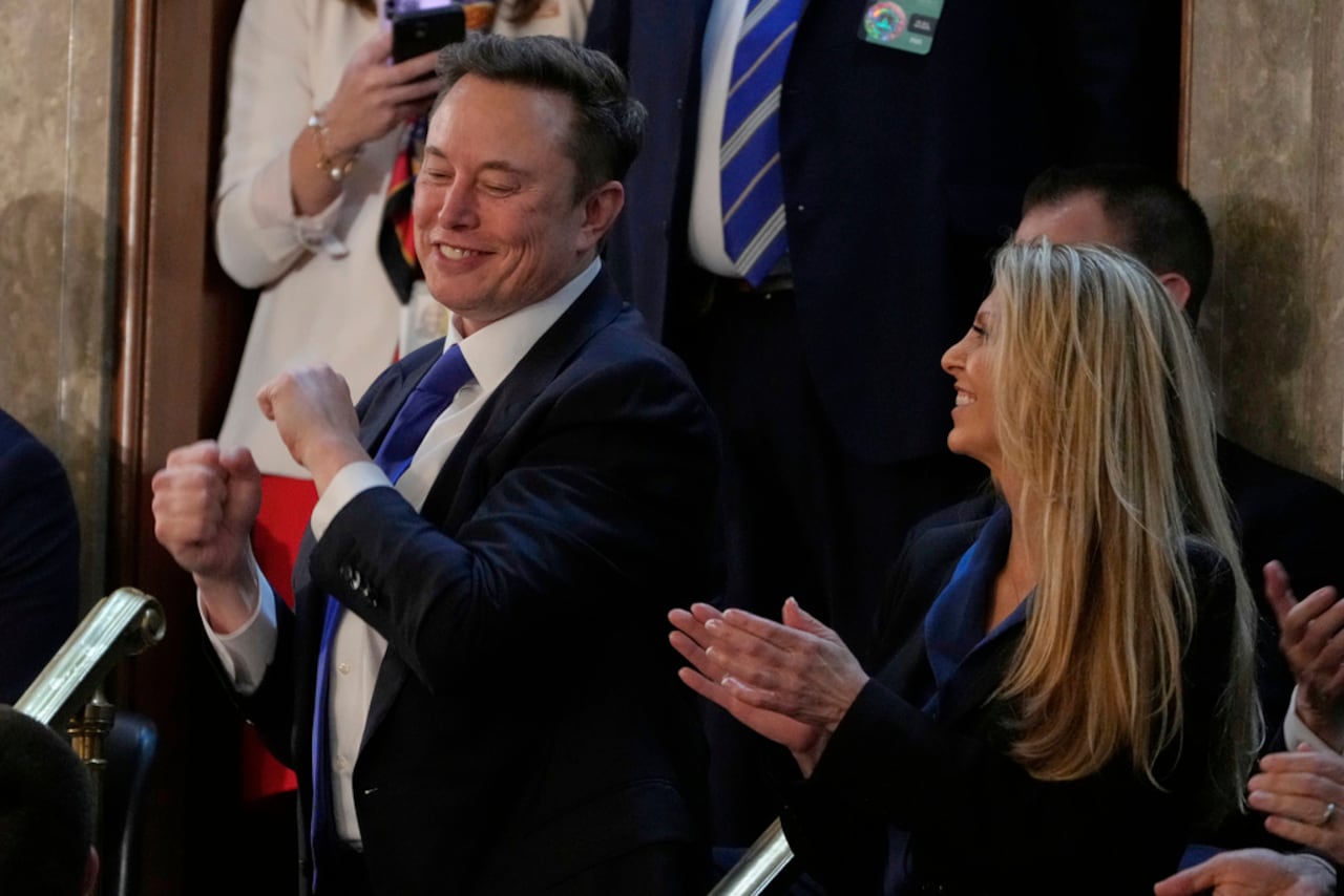 Elon Musk reacciona después de que el presidente Donald Trump dijera que Estados Unidos enviará gente a Marte durante una sesión conjunta del Congreso en la Cámara de Representantes en el Capitolio de Estados Unidos en Washington, el martes 4 de marzo de 2025.