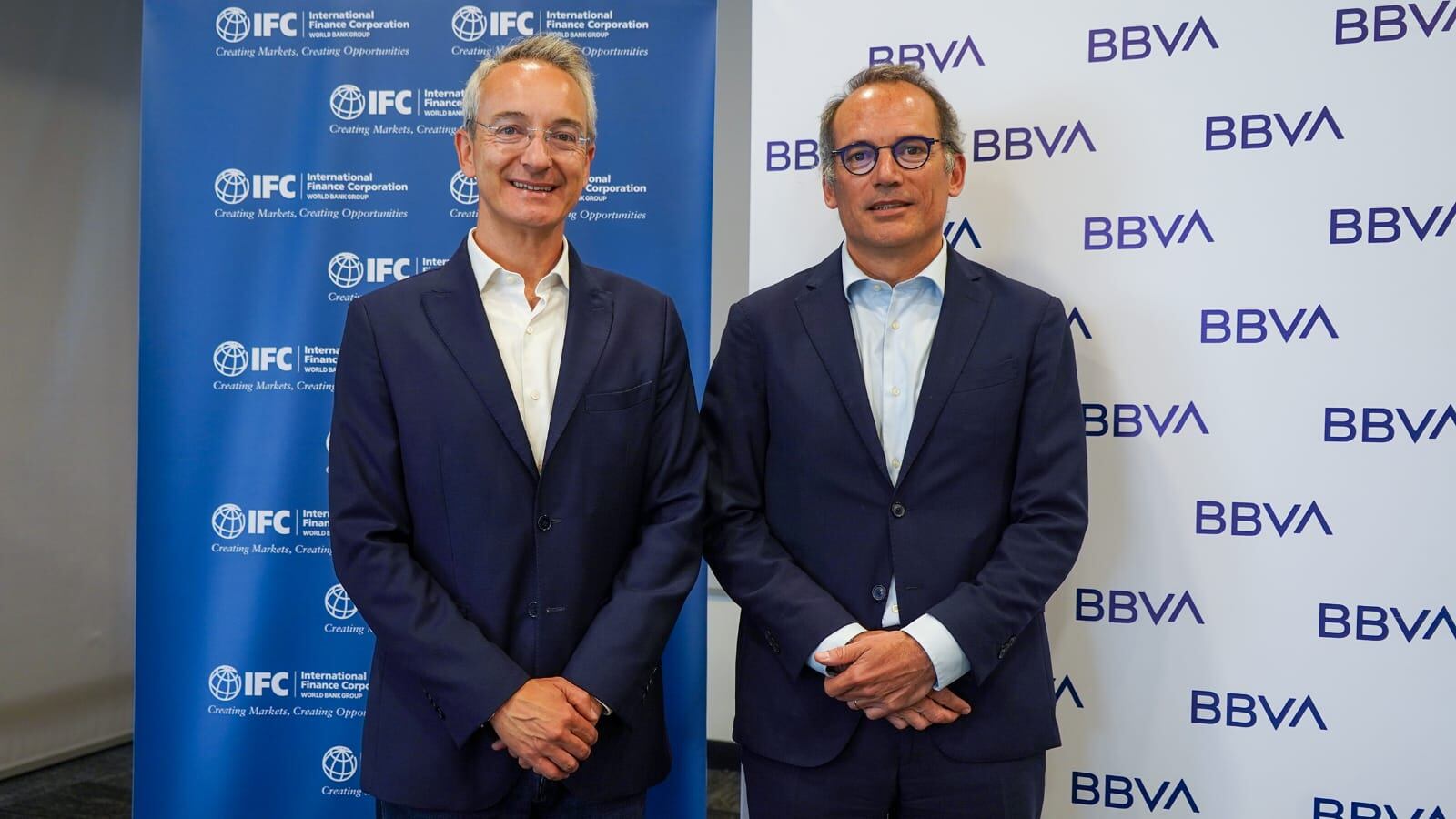 Mario Pardo, presidente ejecutivo de BBVA en Colombia y Alfonso García Mora, vicepresidente para Europa, América Latina y el Caribe de IFC.