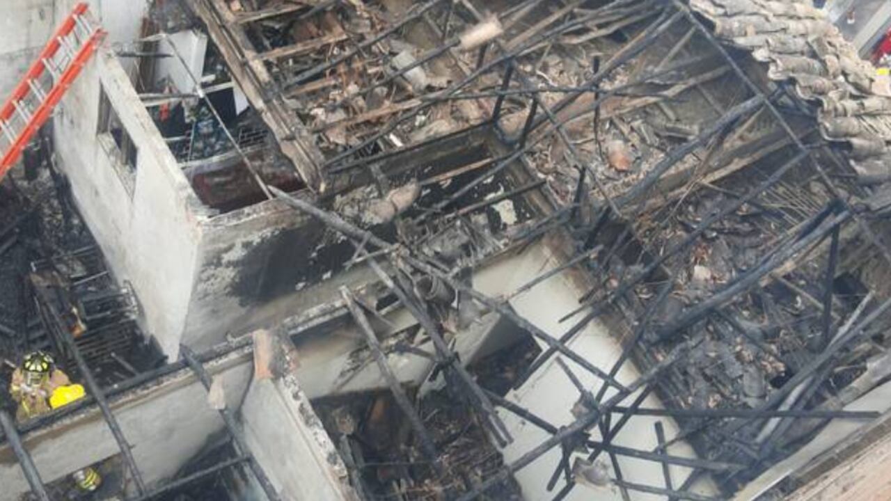 Incendio consumió tres locales comerciales en El Santuario, Antioquia.