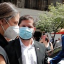 Chilean elected president Gabriel Boric (R) arrives with his partner, Irina Karamanos, at the Election Qualifying Tribunal (Tricel) for his official proclamation as president-elect, in Santiago, on January 10, 2022. - Boric is to take office on March 11, 2022. (Photo by Javier TORRES / AFP)