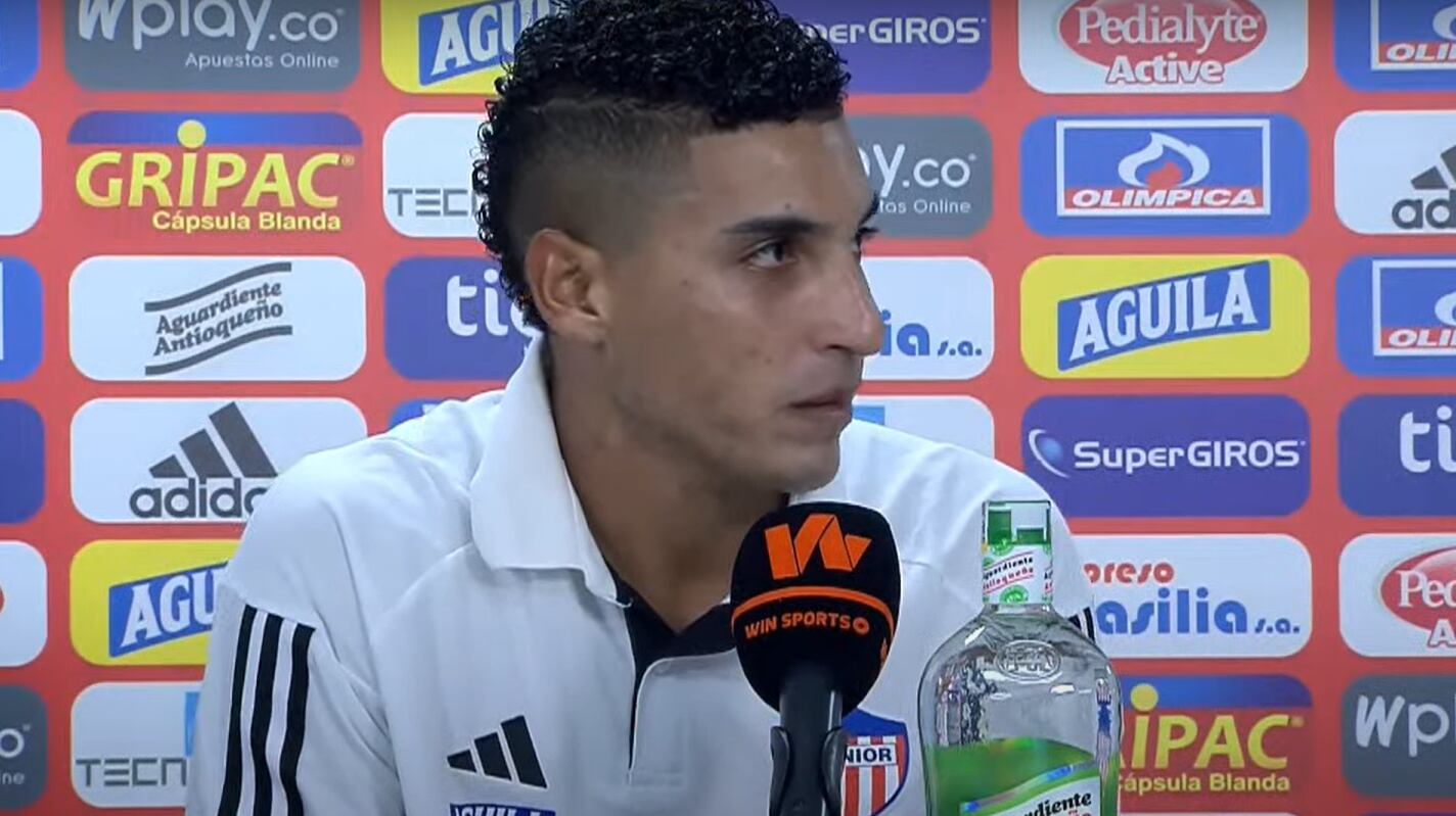 El futbolista de Junior encaró a miembros de la prensa